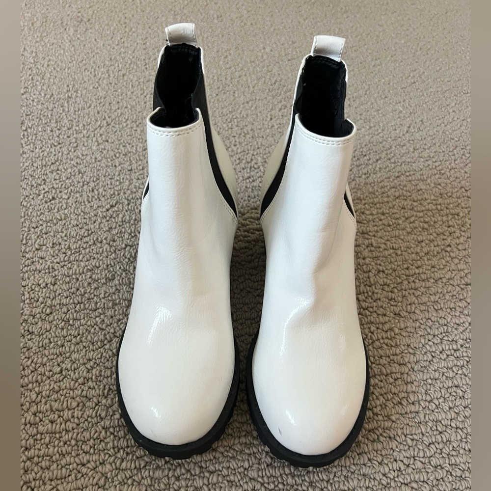 Dirty Laundry White ankle boots